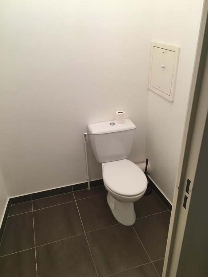 Lovely 1-Bedroom Unit With Free Parking On Premise Аньер-сюр-Сен Экстерьер фото
